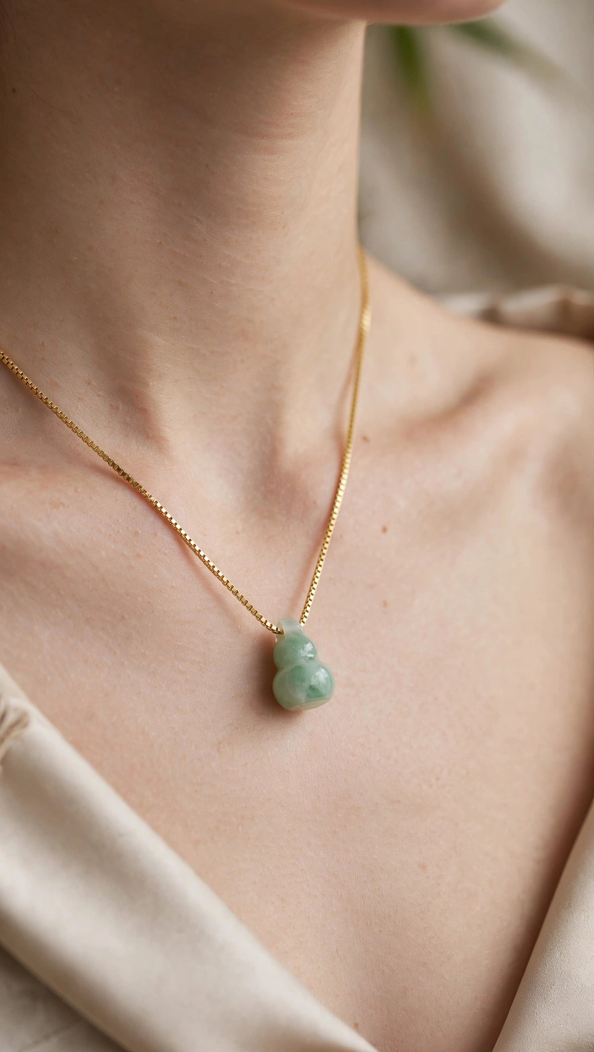 Hulu Burmese Jadeite Pendant Necklace